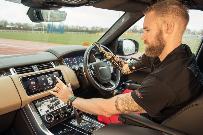 Jaguar Land Rover разработал автоматически открывающиеся двери