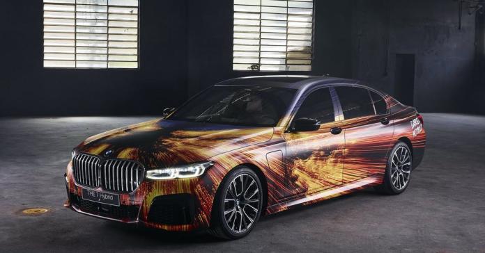 Гибридную BMW 7 серии превратили в арт-объект